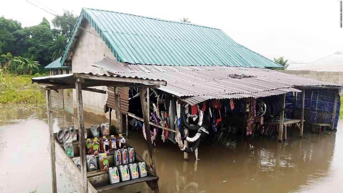 Nigerian floods kill at least 600 people in central region, including Lagos, governor says .