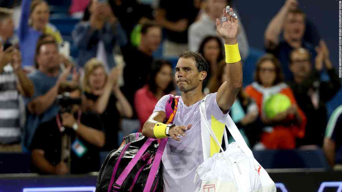 Roger Federer beats Tomas Berdych in Wimbledon third round